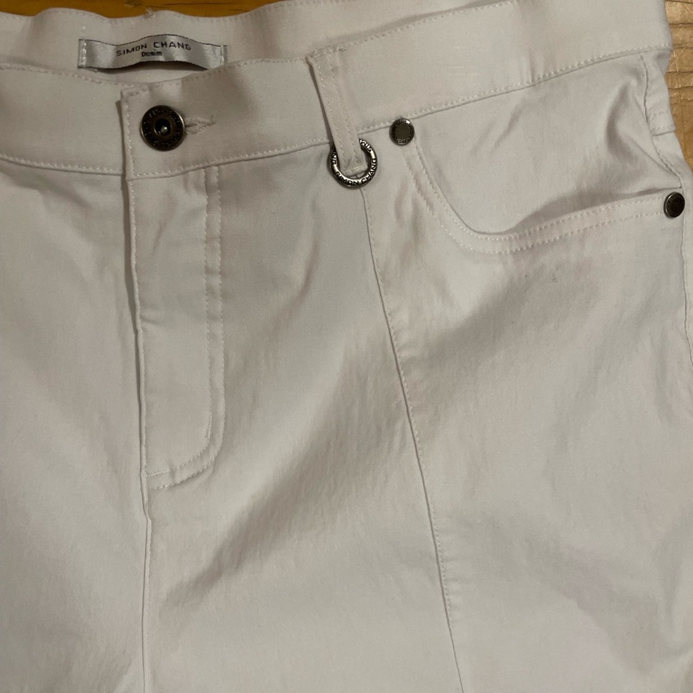 Simon Chang White Capris - Picture 3 of 4
